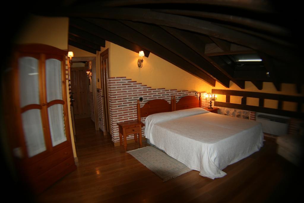 La Sinagoga Guest House Penaranda de Duero Room photo