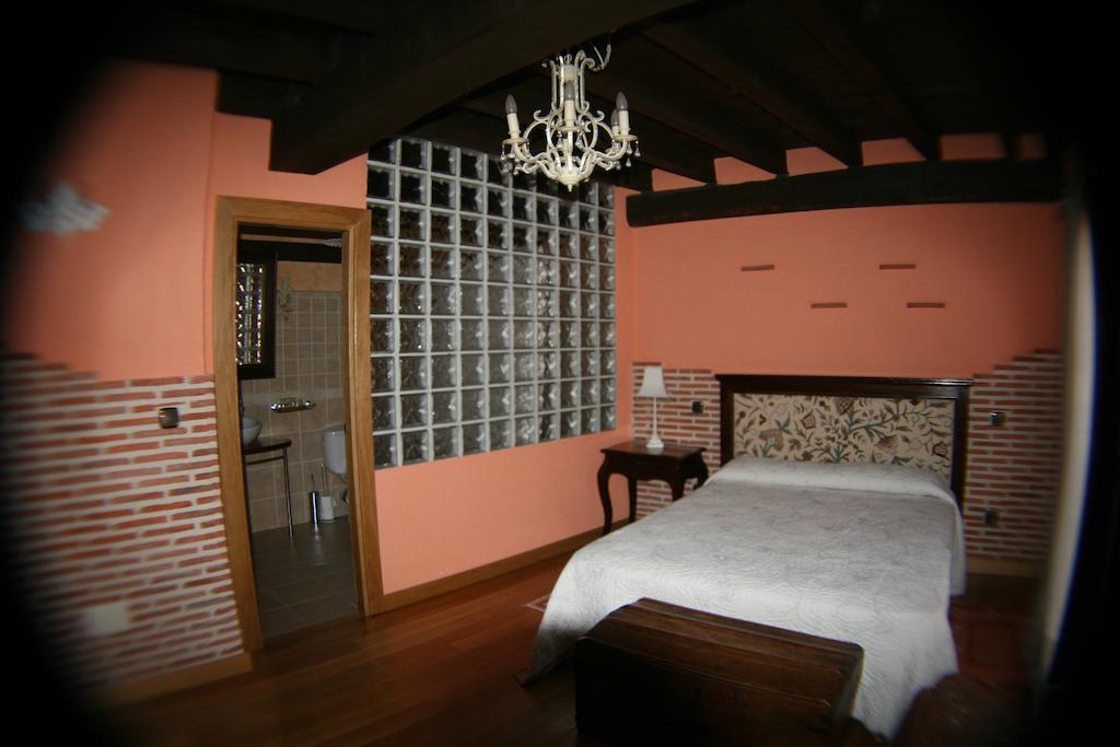 La Sinagoga Guest House Penaranda de Duero Room photo